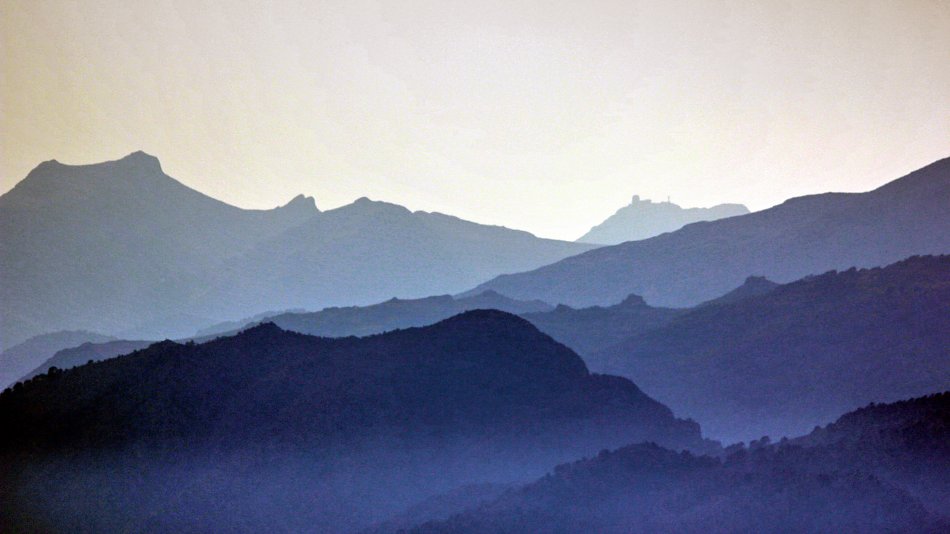 Wandbild Landschaftsfotografie Berge im Nebel auf Leinwand