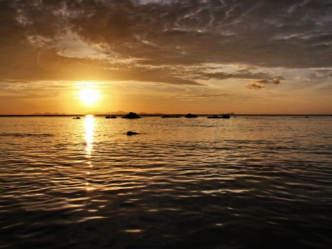 Afrikanischer Sonnenuntergang über dem Meer – Leinwandbild