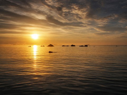 Afrikanischer Sonnenuntergang über dem Meer – Leinwandbild