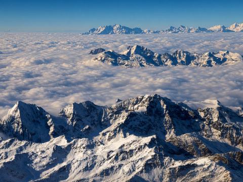 Gipfel im Dunst – Leinwandbild