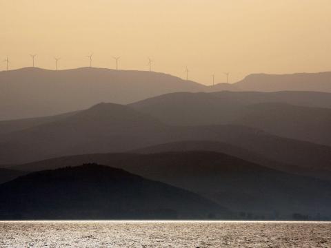 Windhauch über stillen Wogen – Leinwandbild