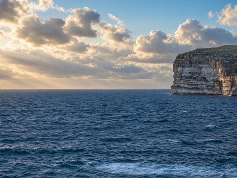 Felsklippe im Abendlicht – Leinwandbild
